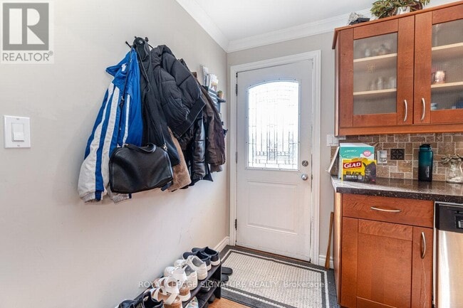 Building Photo - 1078 Eastmount Ave