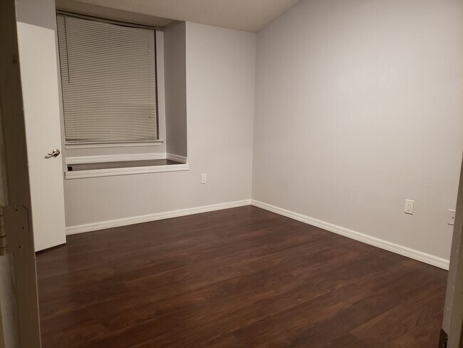 Building Photo - 445 Fountainhead Cir