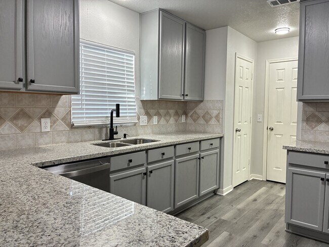 Foto del edificio - 10331 Marble Crest Dr