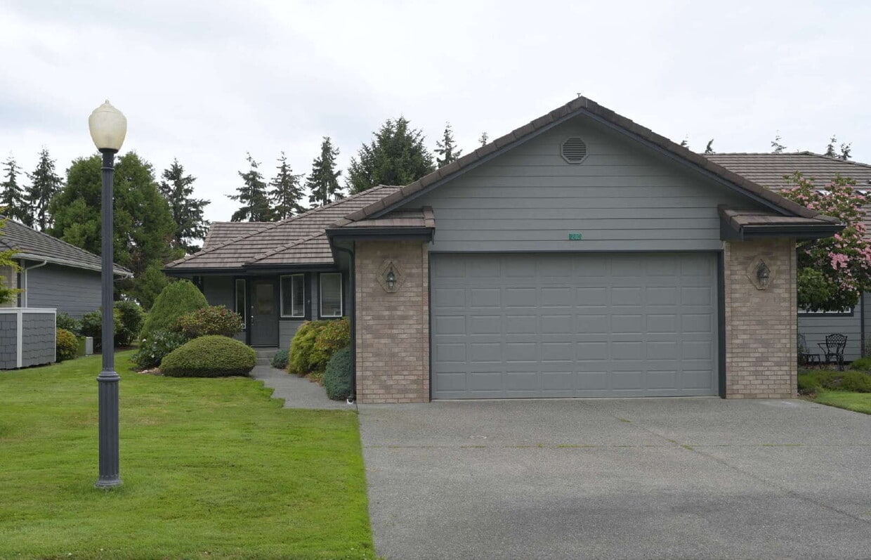 Primary Photo - 2 bed + office, 2 bath, 2 car garage condo...