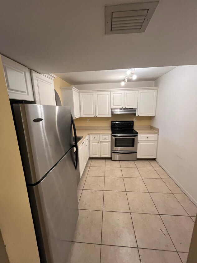 Foto principal - 711 N Pine Island Rd