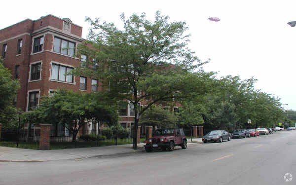 Building Photo - 4101 N Sheridan Rd
