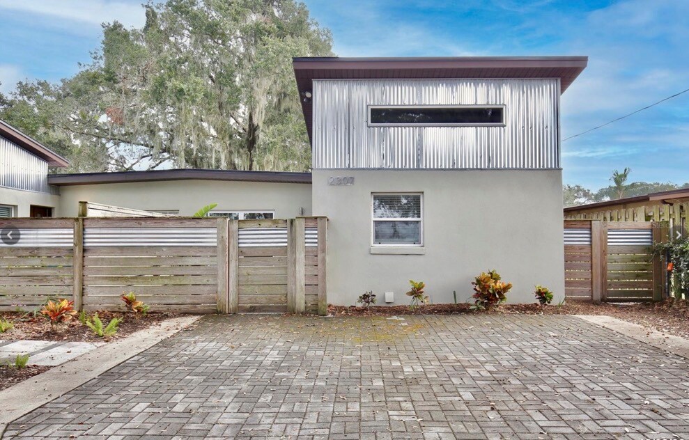Foto principal - 2307 S Mills Ave
