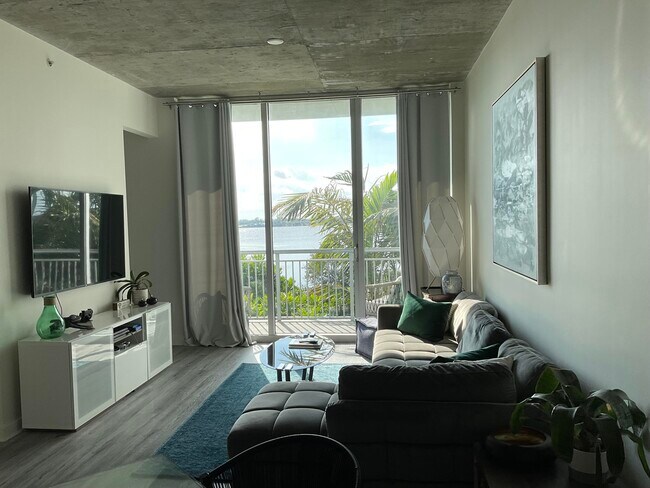 Foto del edificio - 300 S Australian Ave