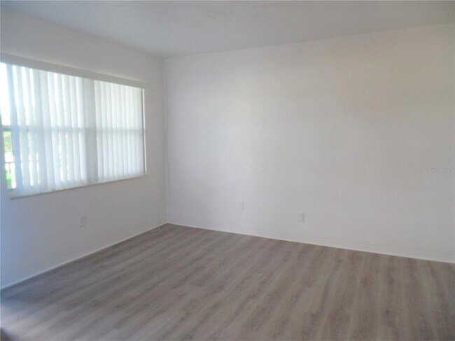 Foto del edificio - 1240 70th St N