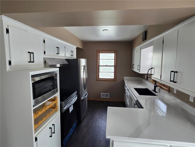 Building Photo - 1466 Charlton St