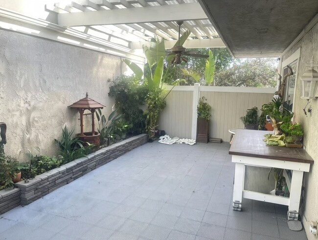 Building Photo - 660 Golden Springs Dr