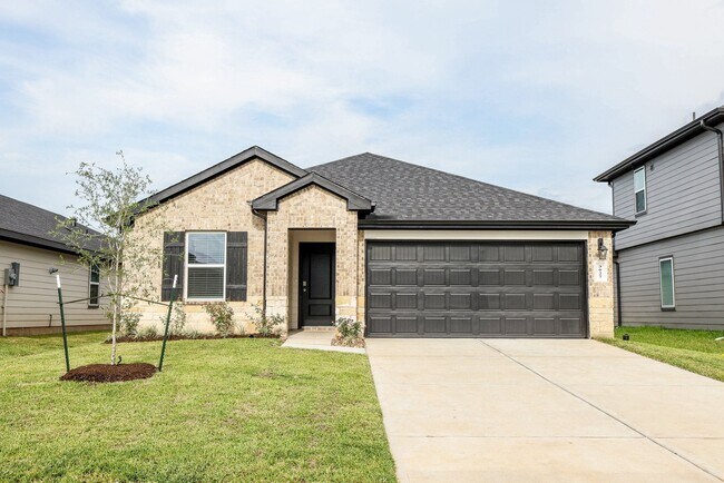 Building Photo - 3027 Lake Crest Dr