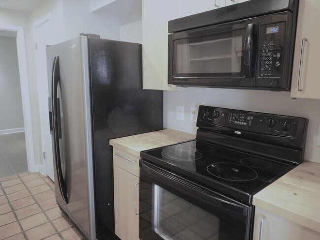 Foto del edificio - NW Hills Townhouse with amazing location!