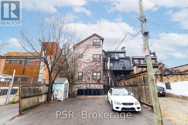 Building Photo - 205-205 Gerrard St E