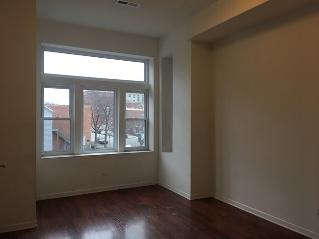 Building Photo - 2256 W 21st St