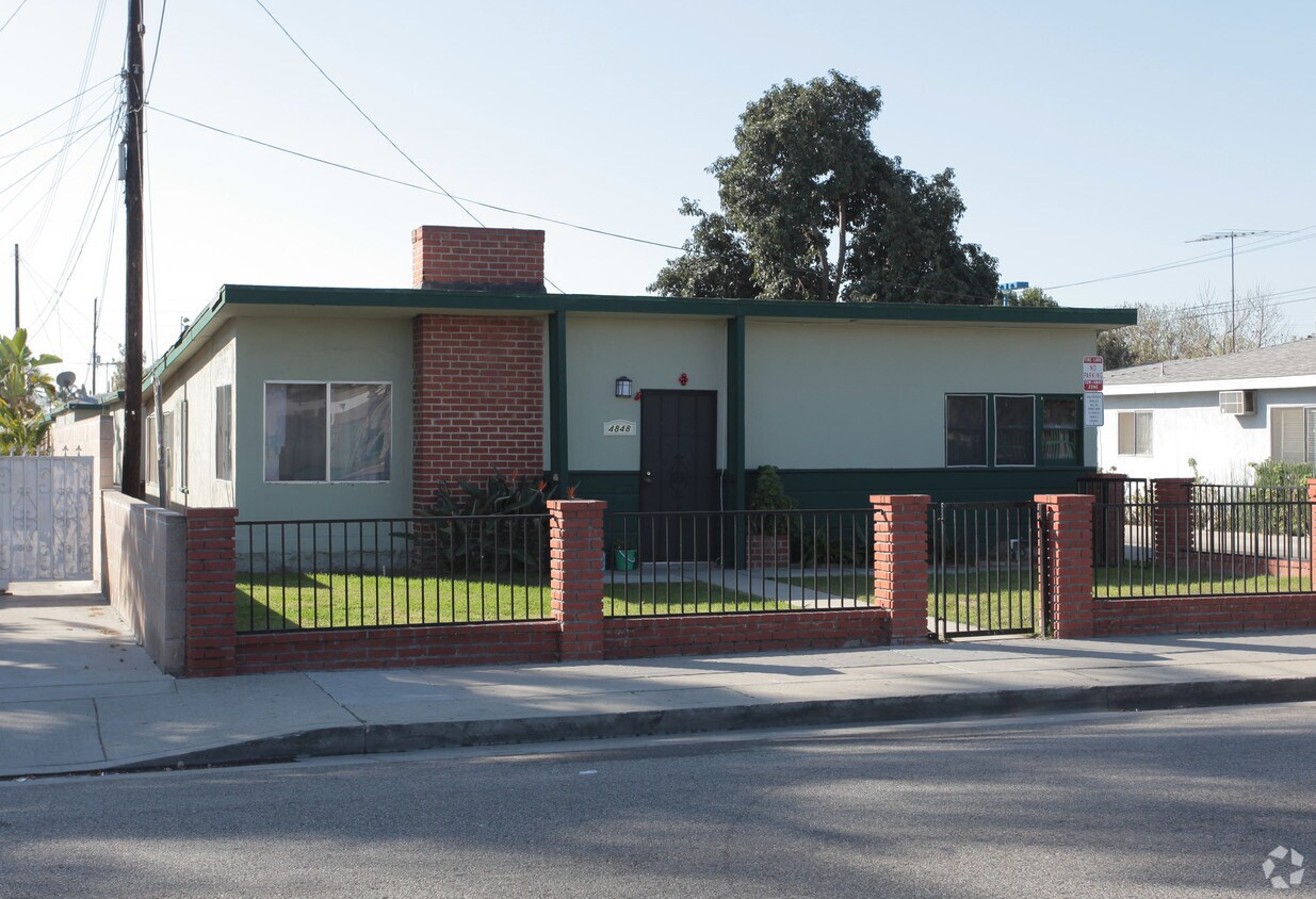 Building Photo - 4846 Clara St
