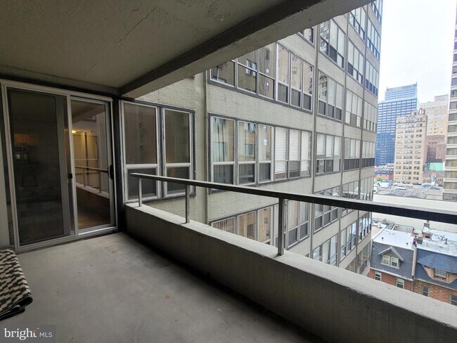 Building Photo - 224-30 W Rittenhouse Square