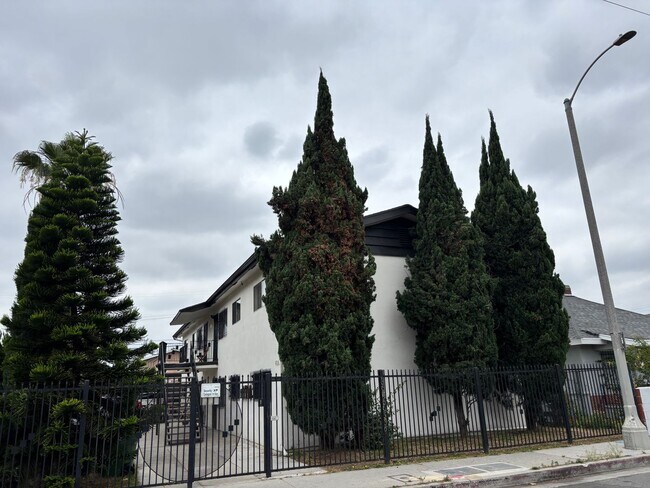 Foto del edificio - 1406 Exposition Blvd