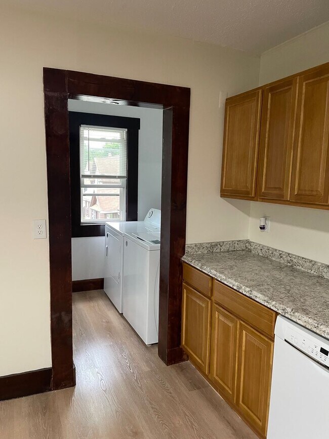 Building Photo - 236-238-238 College St