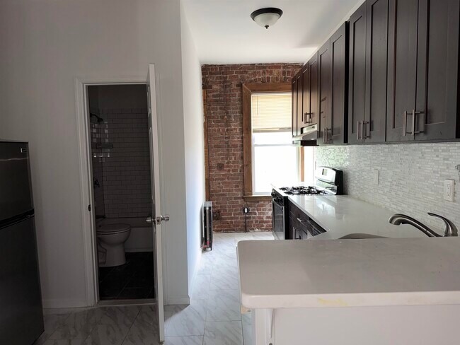 Foto del edificio - 2709 Bergenline Ave