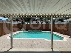 Building Photo - 2030 Lansdown Dr