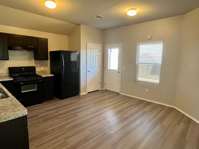 Foto del edificio - Great 3 Bed, 2 Bath In Yukon Schools!! New...