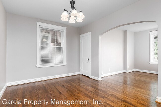 Building Photo - 4914 Tholozan Ave