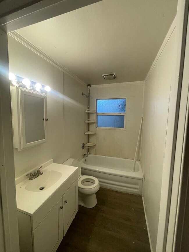 Foto del edificio - Affordable 3-Bedroom Duplex in Prime Sprin...