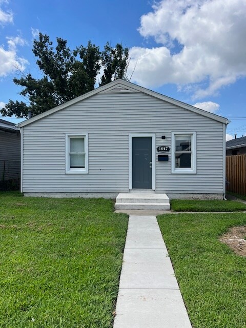 Primary Photo - 1047 Washington Ave