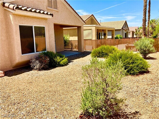 Foto del edificio - 1742 Black Fox Canyon Rd