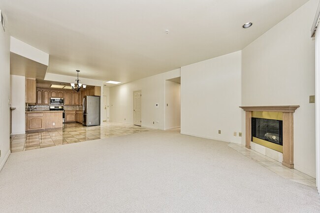 Building Photo - 5319 Lindley Ave