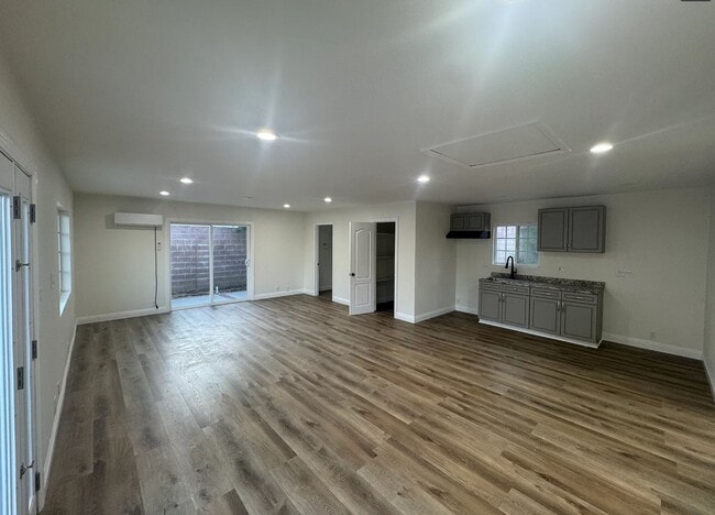 Building Photo - 21819 Arminta St