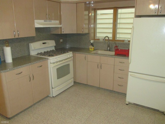 Building Photo - 2 br, 1 bath Apartment - 8640 21st Ave