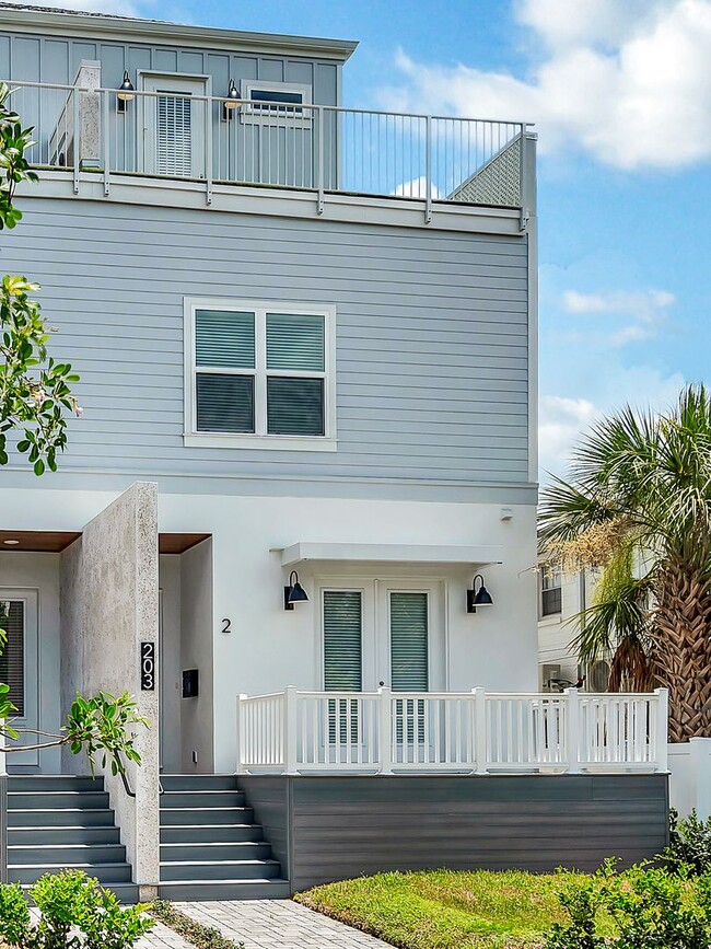 Foto del edificio - Stunning 3/3.5 Three Story Townhome