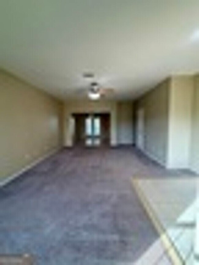 Foto del edificio - 200 Royal Palms Ave