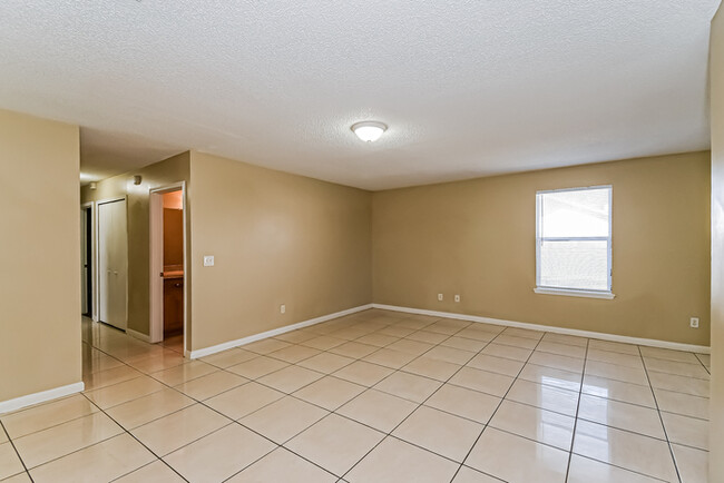 Building Photo - Inviting 3-Bedroom Home