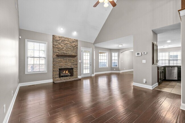 Foto del edificio - Three Bedroom with Bonus in Franklin Meadows!