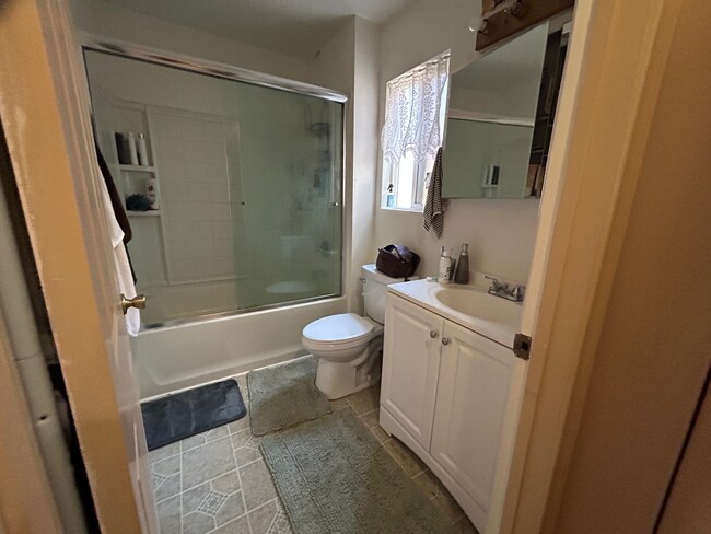 Foto del edificio - 3328 Military Ave