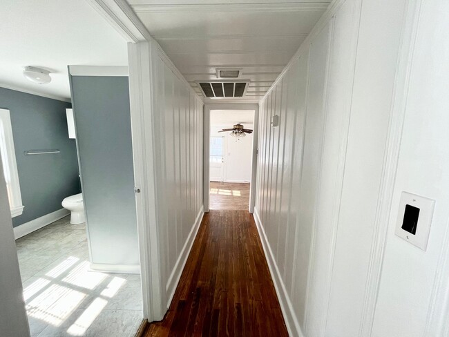 Building Photo - 301 W Fearing St