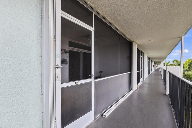 Foto del edificio - 109 Paradise Harbour Blvd