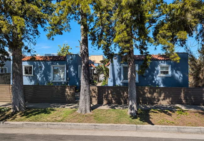 Building Photo - 2521 Hillcrest Dr