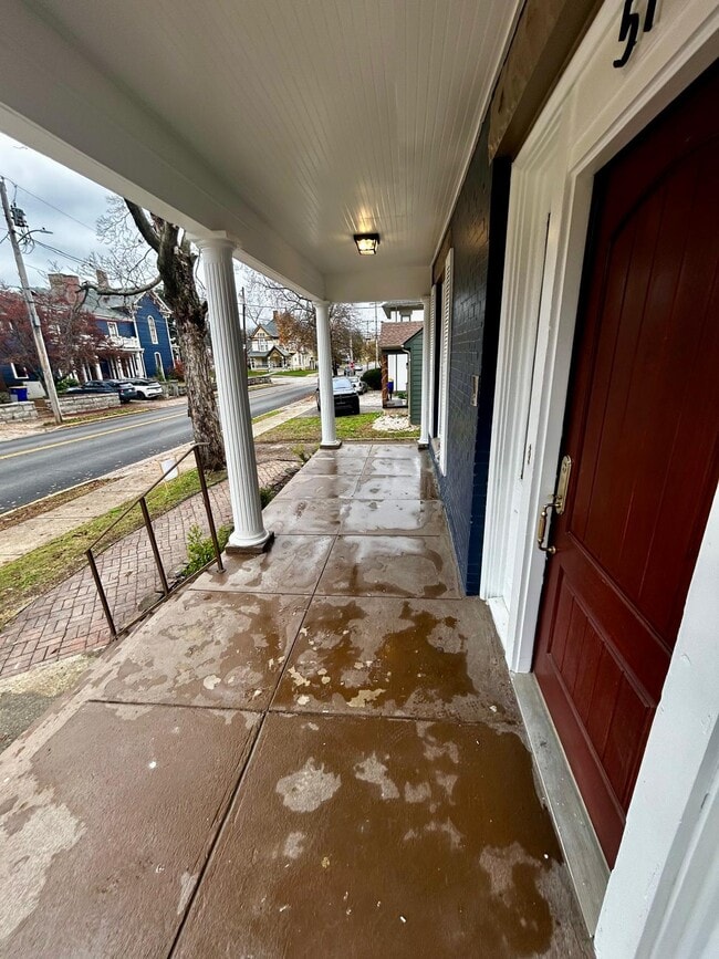 Building Photo - 518 E 13th Ave