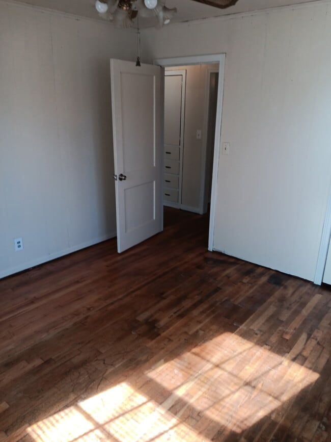 Building Photo - 1313 Denson Dr