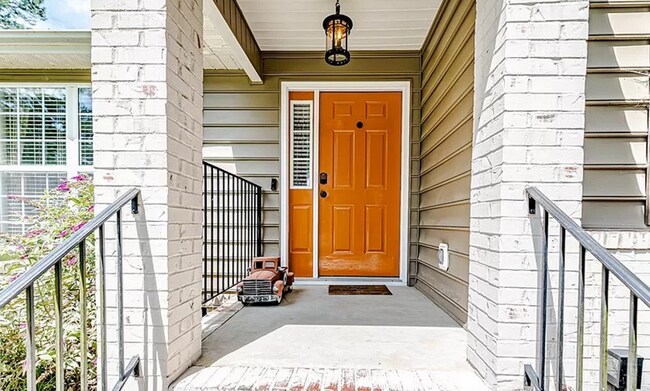 Building Photo - NEW LISTING!!!! Dont Miss Out