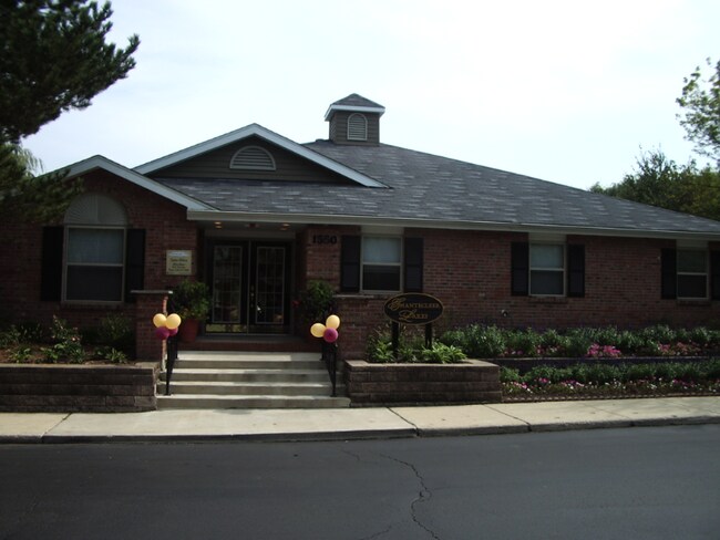 Foto del edificio - 1543 Raymond Dr