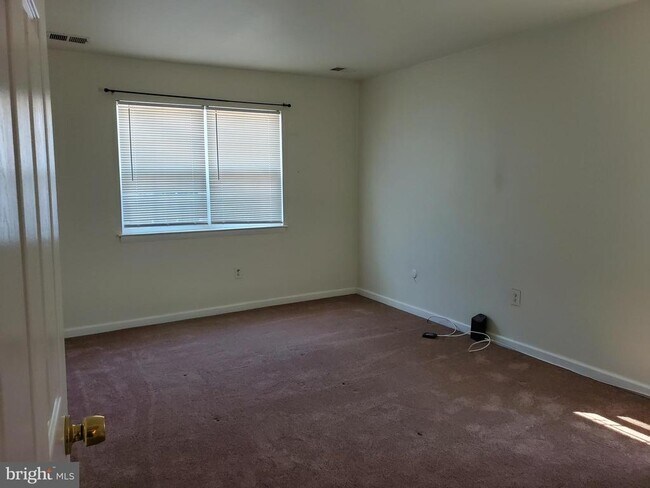 Building Photo - 25 Old Millstone Dr