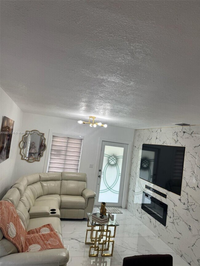 Foto del edificio - 3480 E 9th Ct