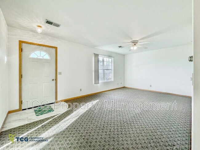 Building Photo - 2127 Fox Hill Ln