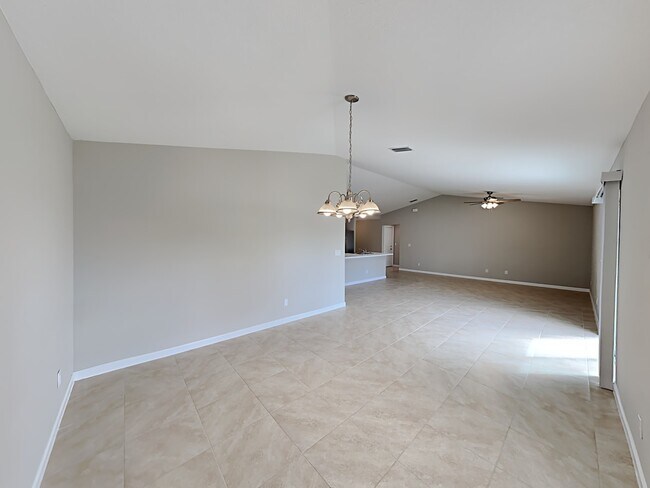 Building Photo - 2308 SW Savona Blvd