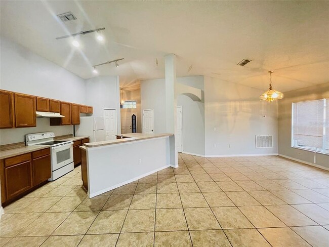 Foto del edificio - 1200 Creekview Ct