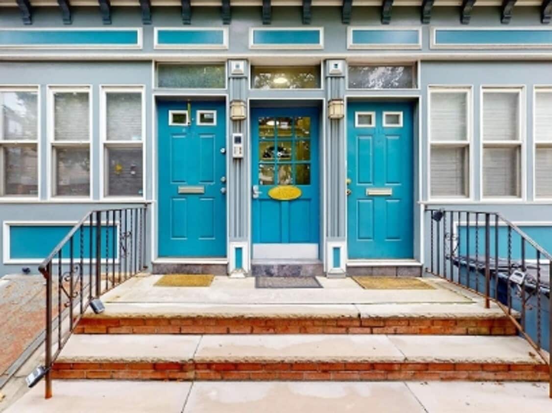 Primary Photo - 466 Monmouth St