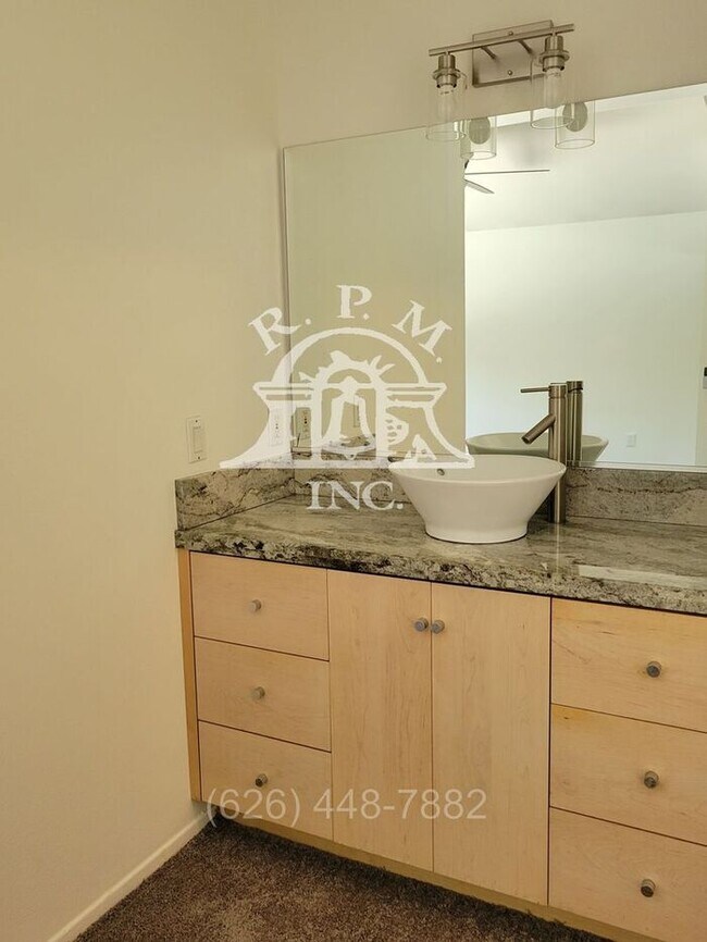 Building Photo - Modern Spacious 4-Bedroom Home with Pool i...