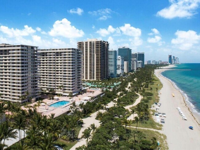 Foto del edificio - 9801 Collins Ave
