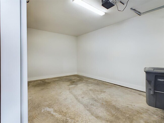 Foto del edificio - 1402 W 51st St